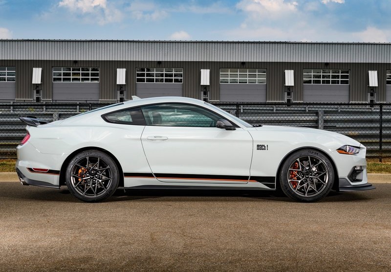 Ford Mustang'in efsanevi spor paket versiyonu Ford Mustang Mach 1 , yaklaşık 17 yıl sonra yeniden yollarda boy gösterecek.