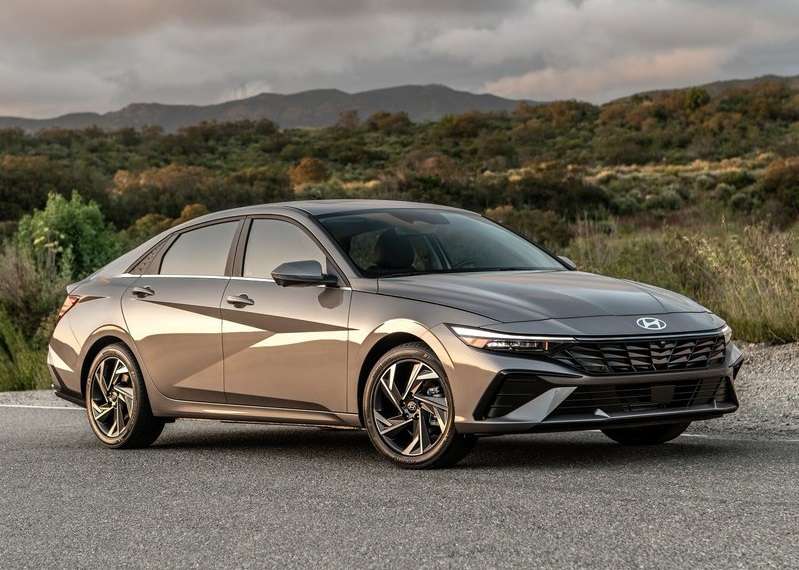 2024 Hyundai-Elantra-oopscars.com