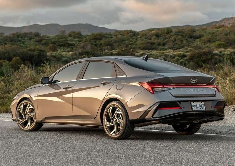 2024 Hyundai-Elantra-oopscars.com