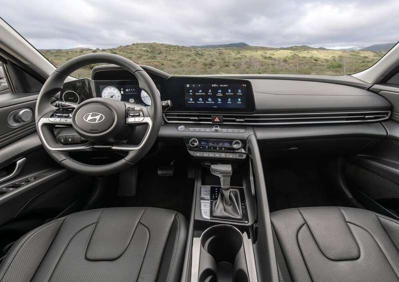 2024 Hyundai-Elantra-oopscars.com