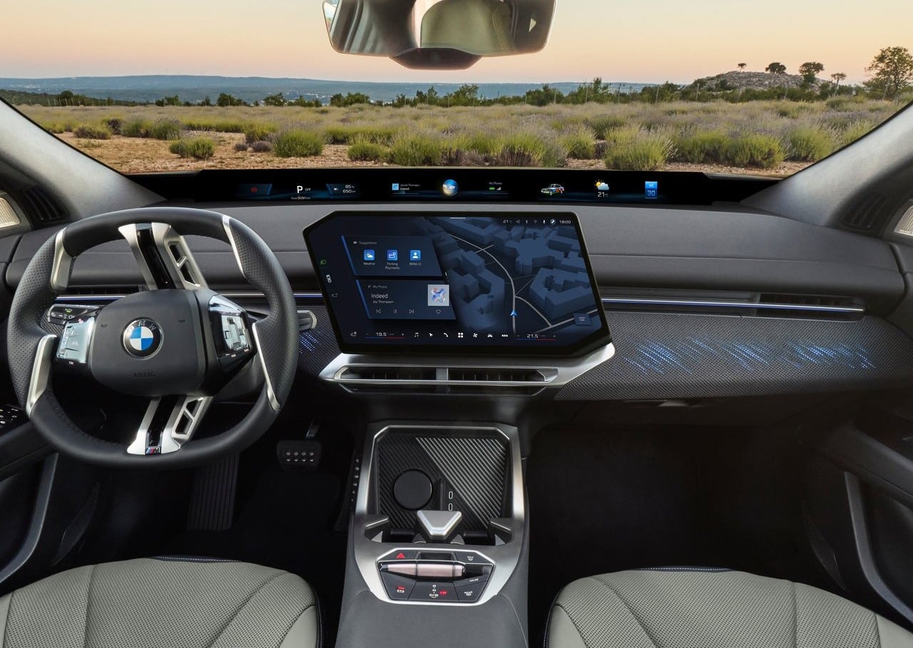2027 BMW iX4, BMW'nin tamamen elektrikli SUV ailesi ve sportif coupe-SUV tasarım anlayışı açısından merak uyandıran modeller arasında yer alıyor.