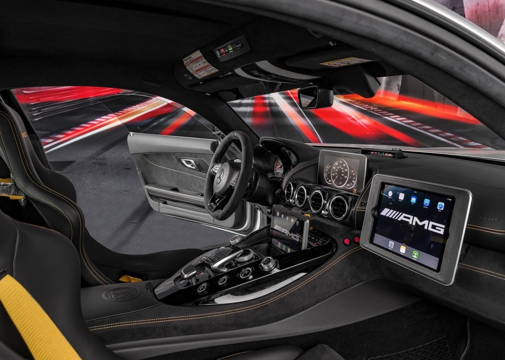 MERCEDES-BENZ AMG GT R F1 SAFETY CAR