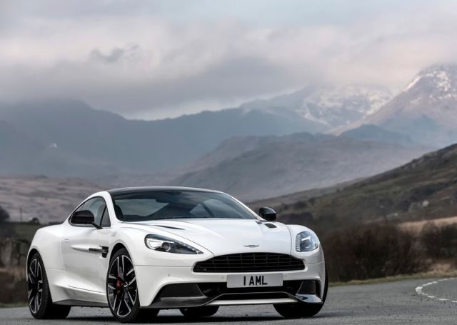 ASTON MARTIN VANQUISH CARBON WHITE