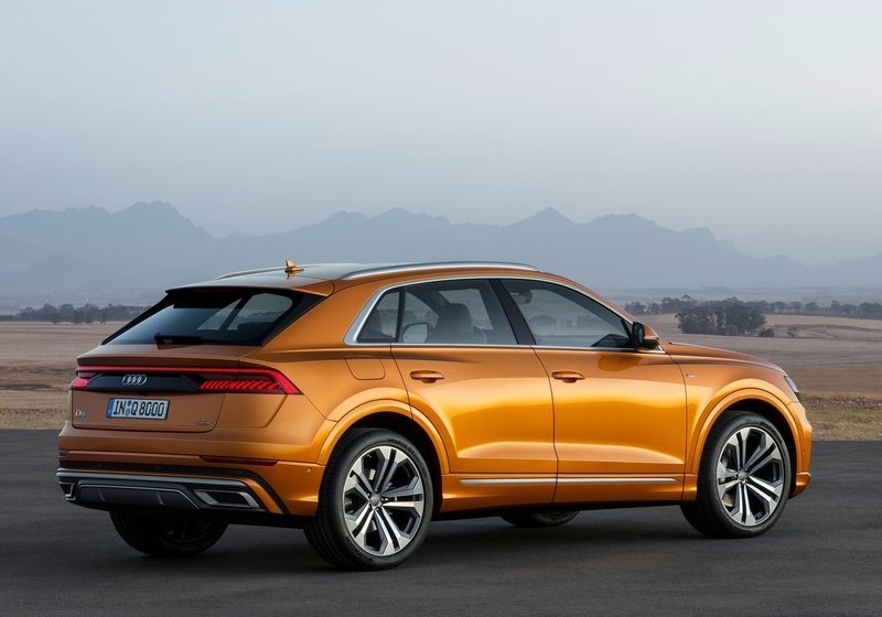 AUDI Q8