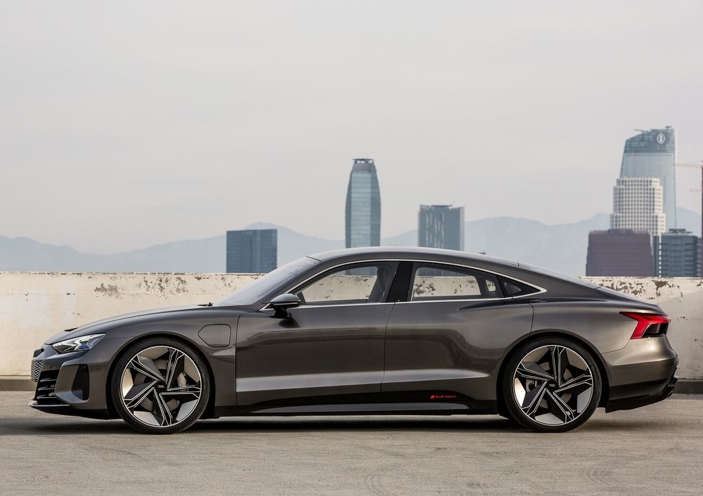 AUDI e-tron GT