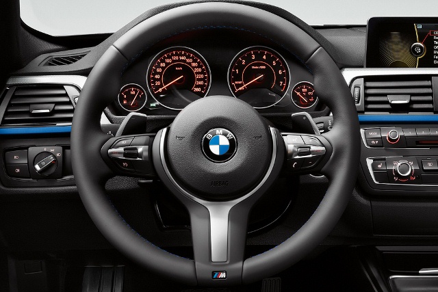 BMW_3_SERIES_M_Power_Blue_steeringwheel_pic-4