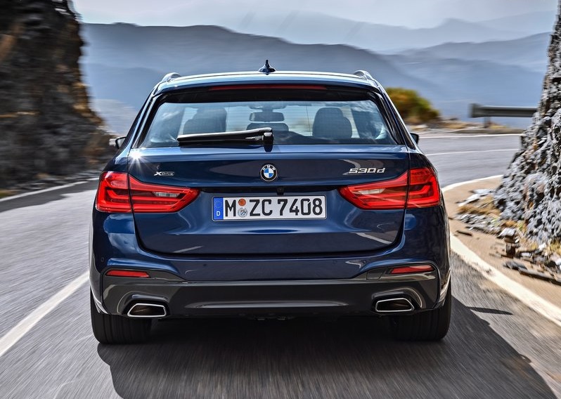 BMW 5 SERIES TOURING-rear view