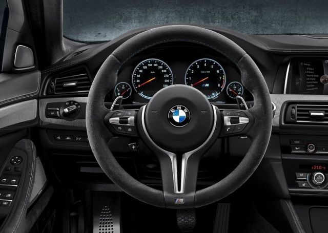 BMW_M5_30th_Anniversary_steeringwheel_pic-5