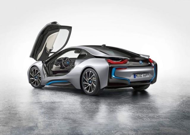 BMW_i8_electric_car_rear_pic-5