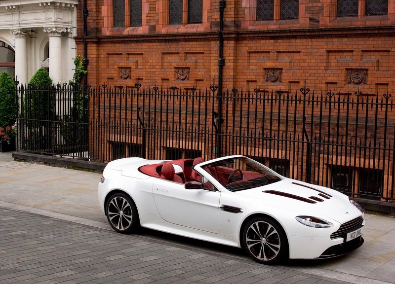 White ASTON MARTIN VANTAGE ROADSTER …www.oopscars.com
