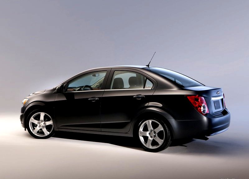 Chevrolet SONIC SEDAN