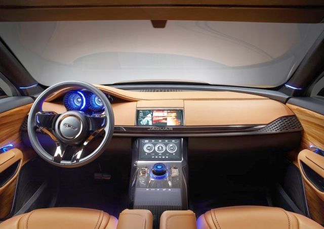 Concept_JAGUAR_C-X17_5-Seater_interior_pic-6