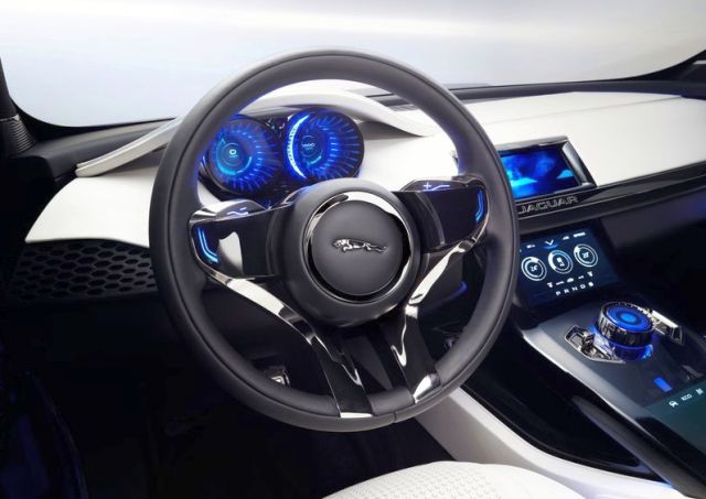 Concept_JAGUAR_C-X17_SUV_4X4_steeringwheel_pic-18