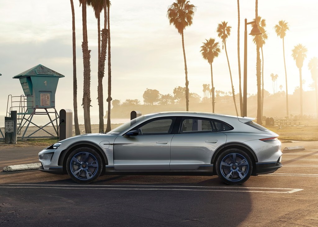 Concept PORSCHE MISSION E CROSS TURISMO