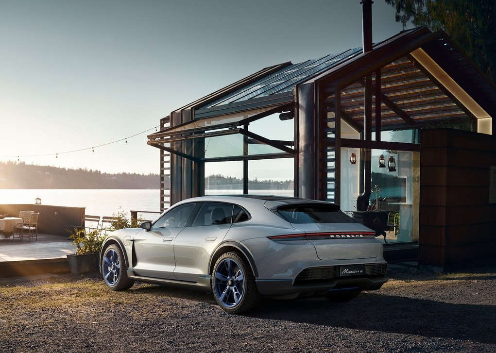 Concept PORSCHE MISSION E CROSS TURISMO-oopscars