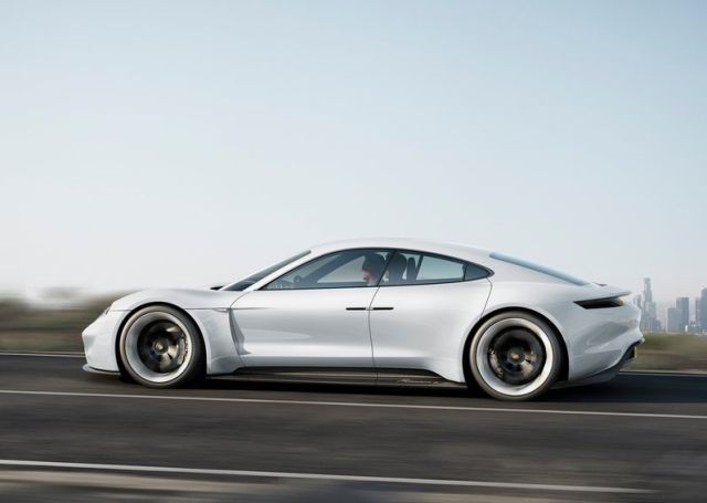 Concept_PORSCHE_MISSION_E_pic-2