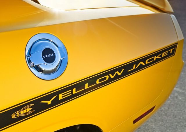 DODGE_Challenger_SRT8_Yellow_Jacket_front_pic-6