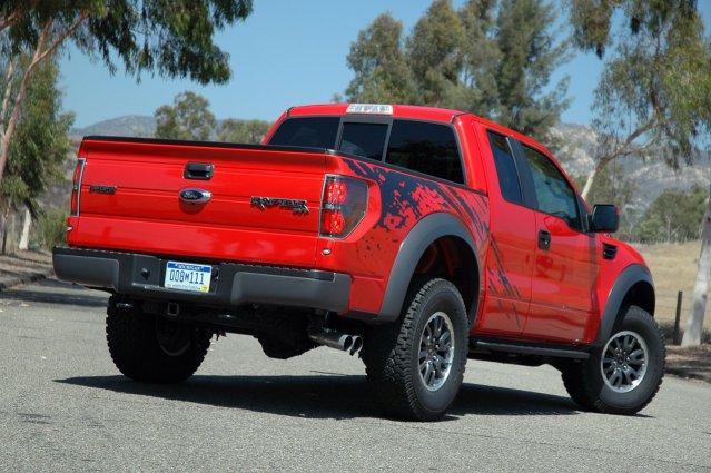 FORD_F-150_SVT_RAPTOR_rear_pic-4