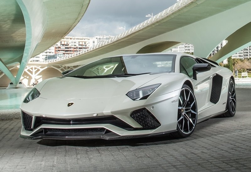 LAMBORGHINI AVENTADOR S