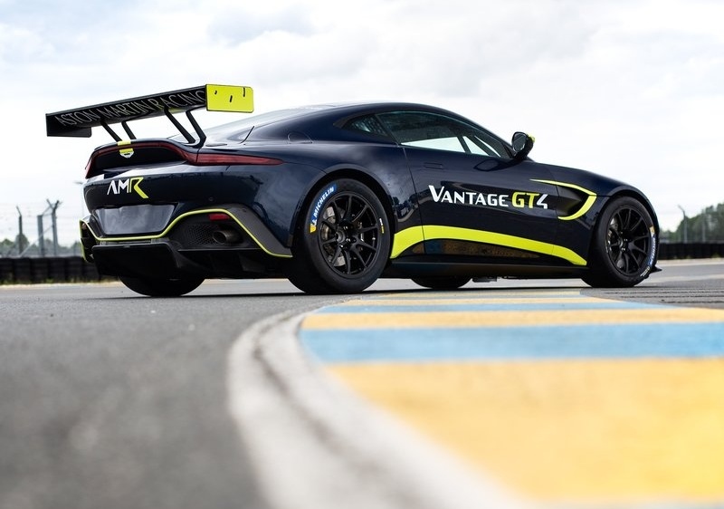 ASTON MARTIN GT4
