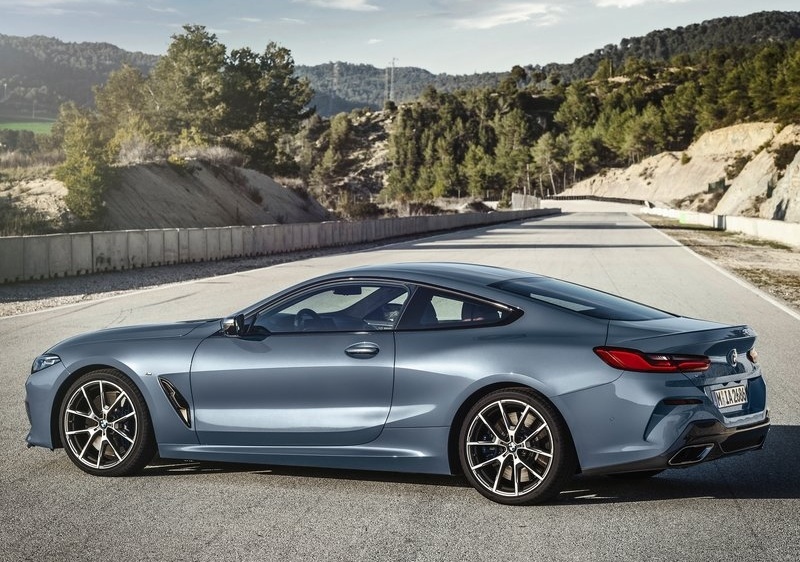 BMW 8 SERIES COUPE