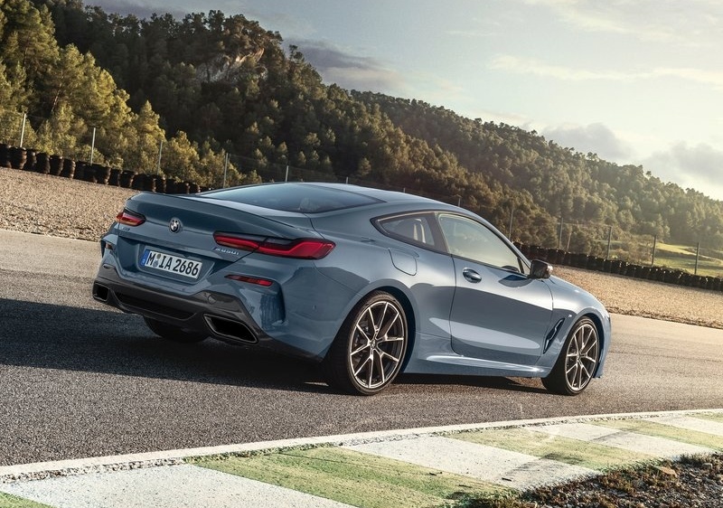 BMW 8 SERIES COUPE
