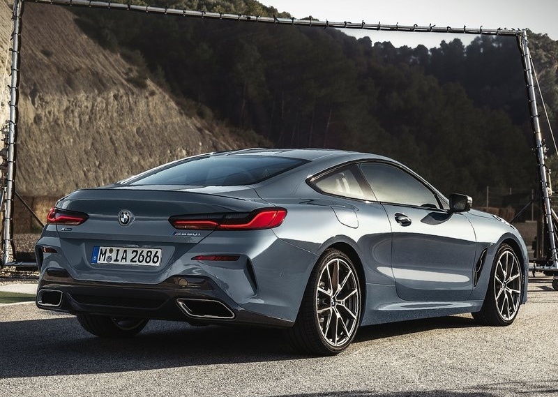 BMW 8 SERIES COUPE