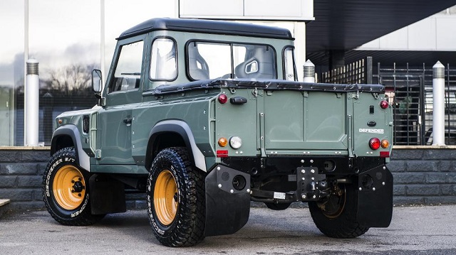 LAND ROVER DEFENDER PICK-UP tuned by Kahn Design 