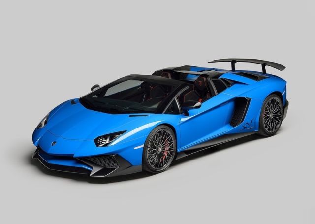 LAMBORGHINI AVENTADOR LP750-4 SV ROADSTER