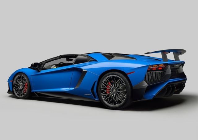 LAMBORGHINI_AVENTADOR_LP750-4_SV_ROADSTER_pic-2