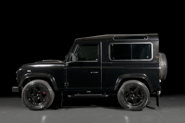 LAND ROVER DEFENDER tuned by URBAN TRUCK