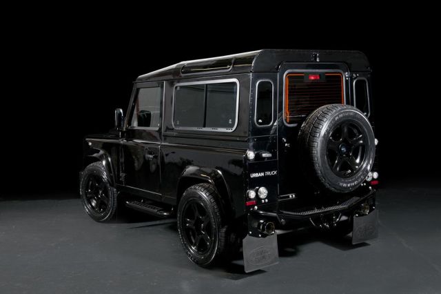 LAND ROVER DEFENDER tuned by URBAN TRUCK