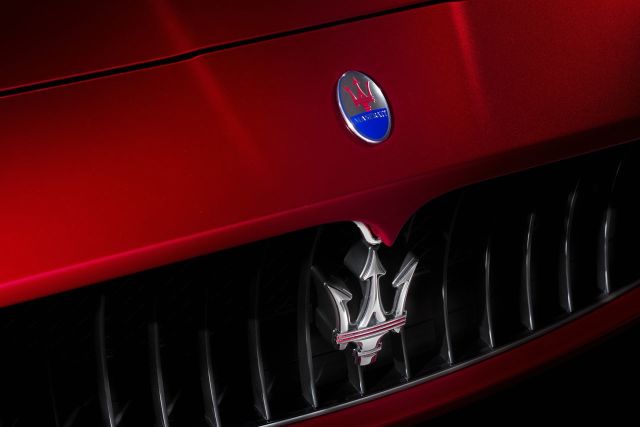 MASERATI_GRAN_TURISMO_MC_Centennial_Edition_logo_pic-11