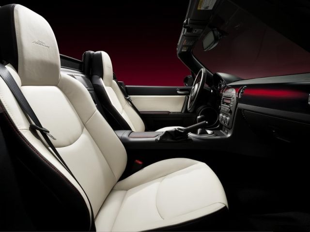 MAZDA_MX-5_25th_Anniversary_interior_pic-4