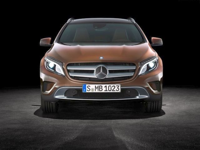 MERCEDES GLA