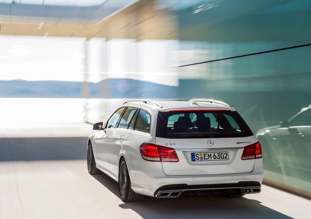 MERCEDES_E63_AMG_ESTATE_White_rear_pic-10