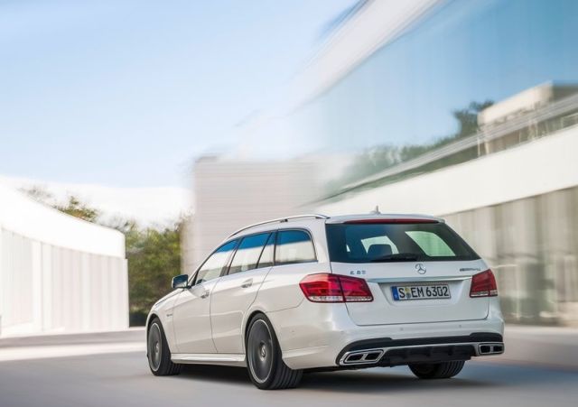 MERCEDES_E63_AMG_ESTATE_White_rear_pic-9