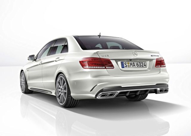 MERCEDES_E63_AMG_White_rear_pic-2