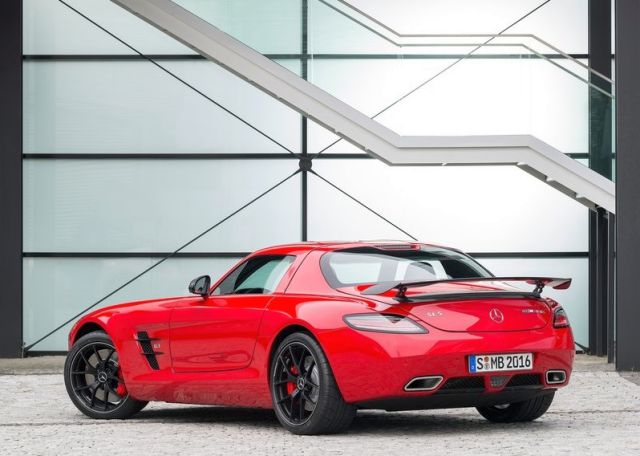 MERCEDES_SLS_AMG_FINAL_EDITION_Red_rear_pic-6
