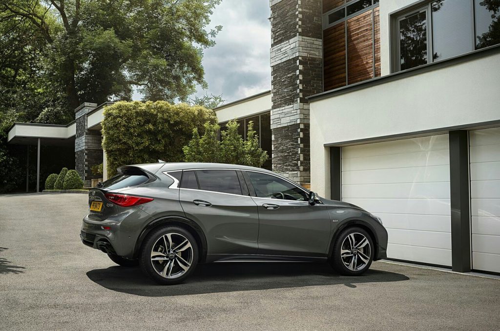 2016 INFINITI Q30