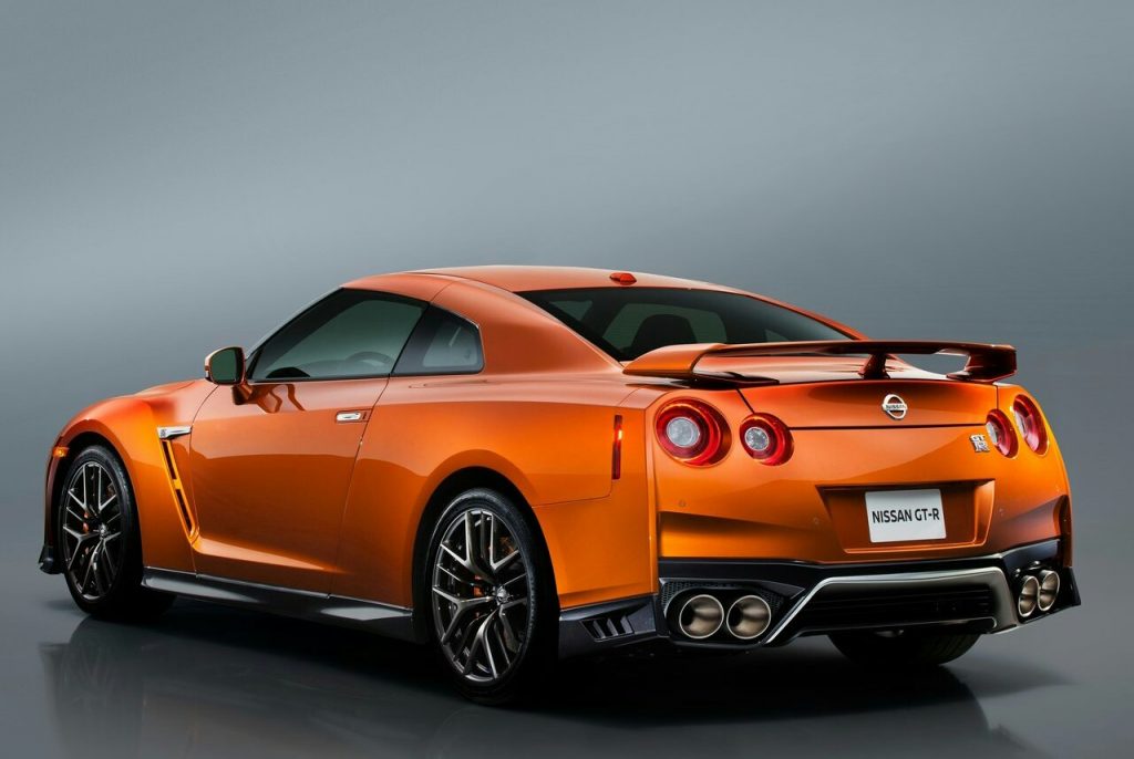 2017 NISSAN GT-R