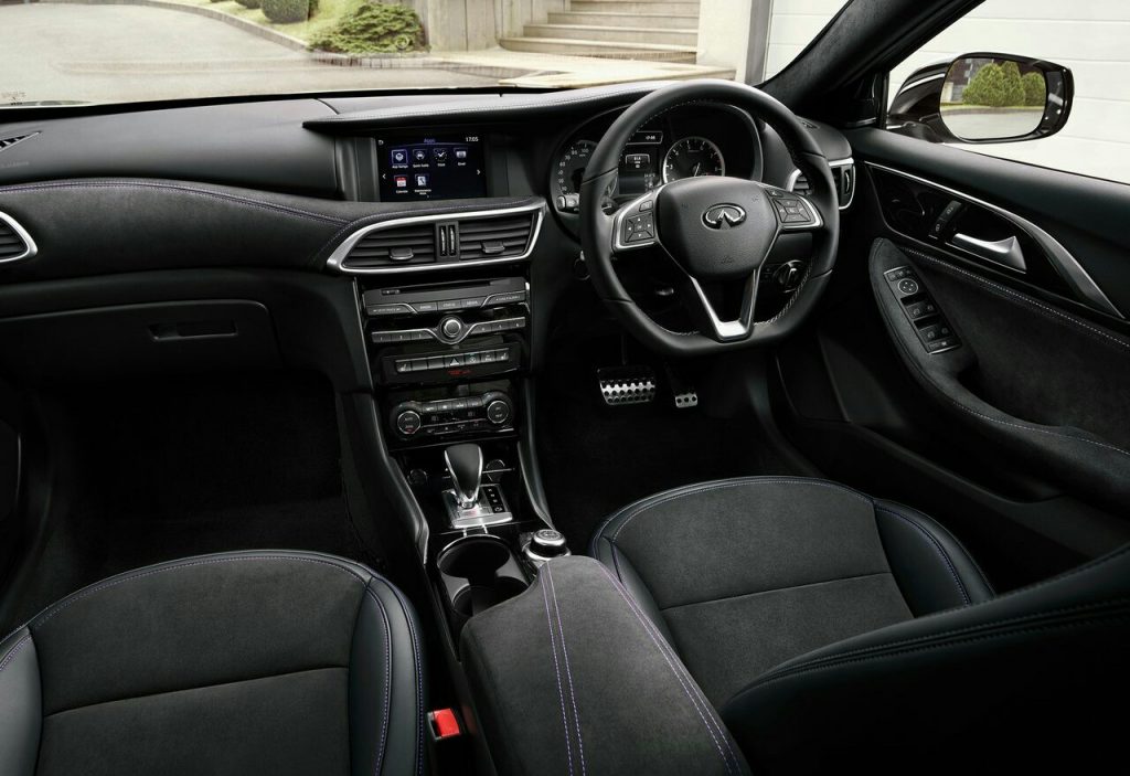 2016 INFINITI Q30