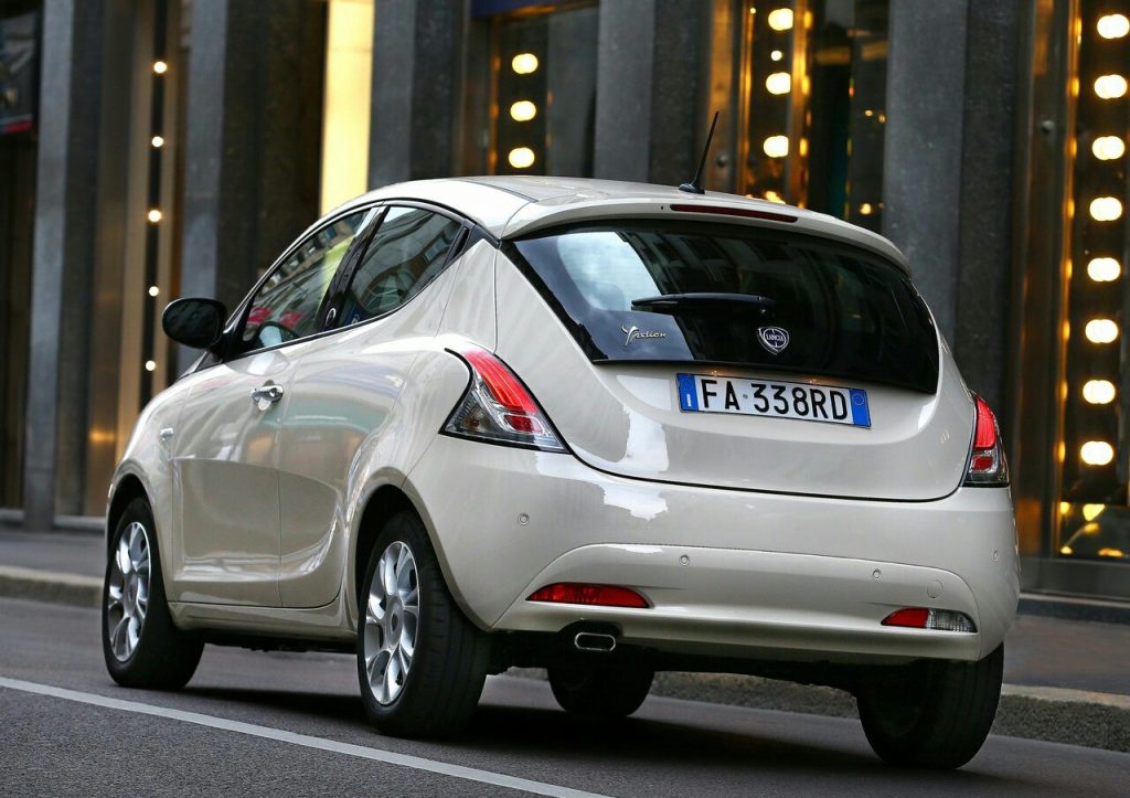 2016 Lancia Ypsilon|Oopscars