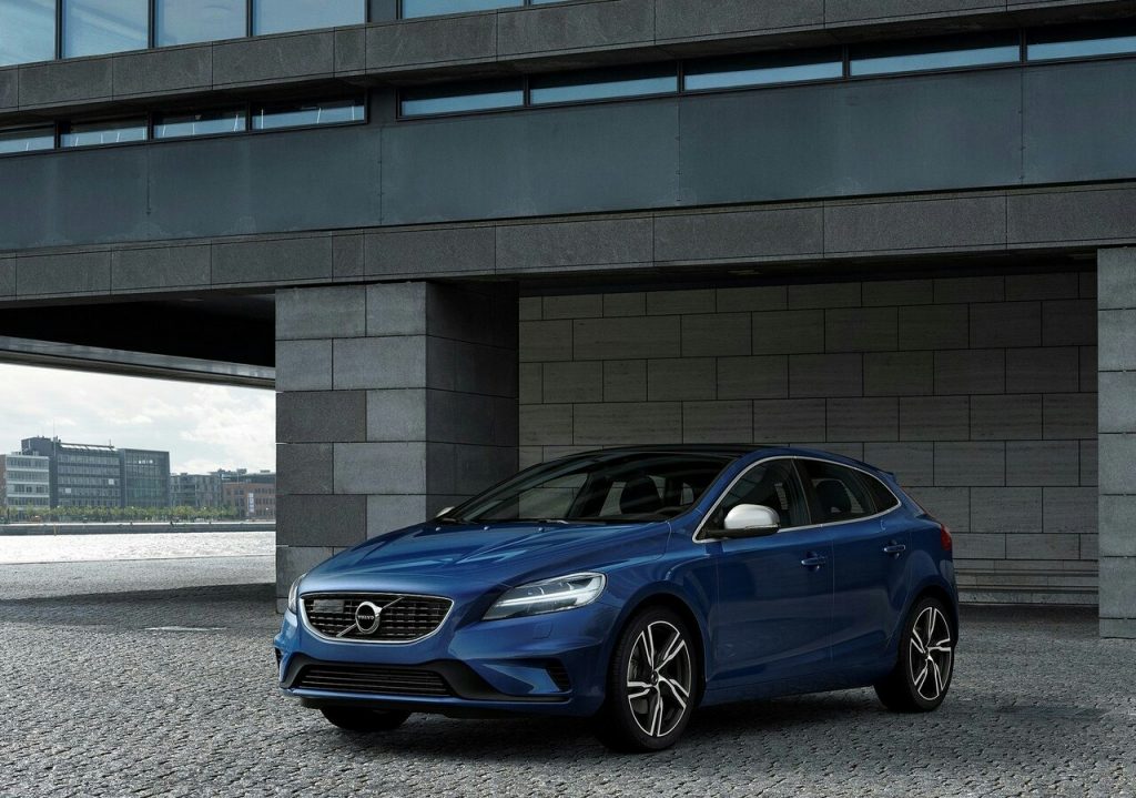 2017 VOLVO V40