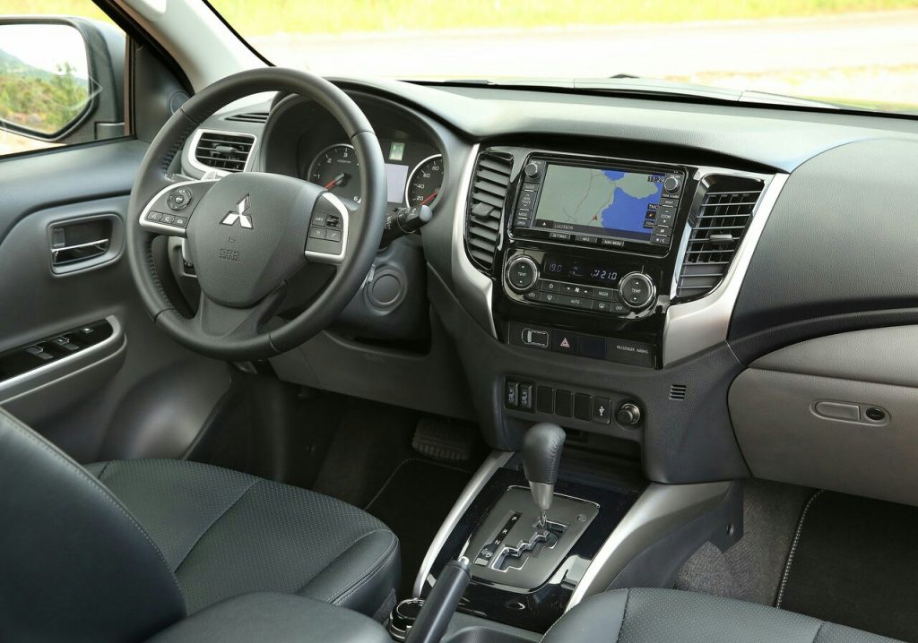 2017 MITSUBISHI L200