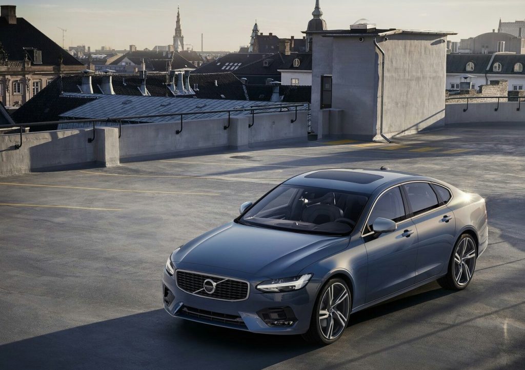 2017 VOLVO S90