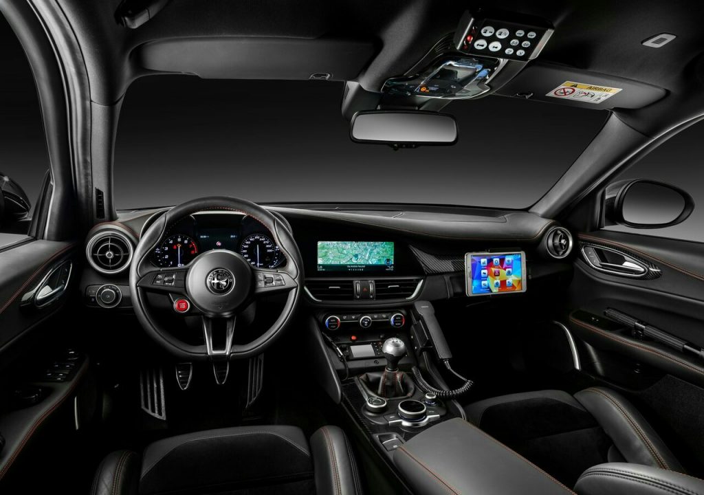 ALFA ROMEO GIULIA QUADRIFOGLIO CARABINIERI