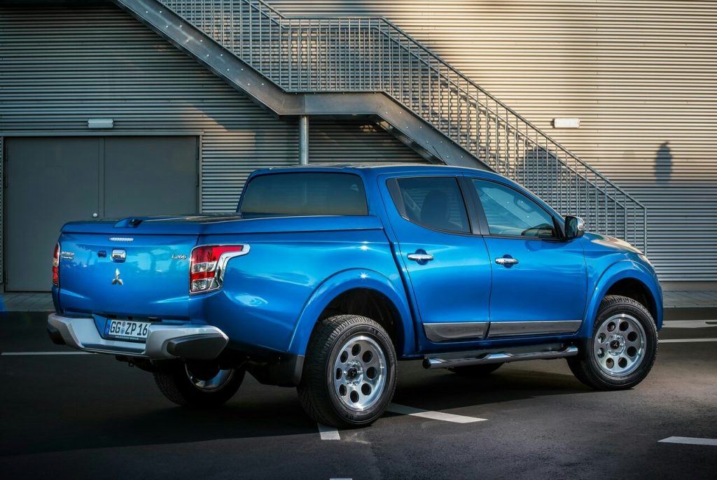 2017 MITSUBISHI L200