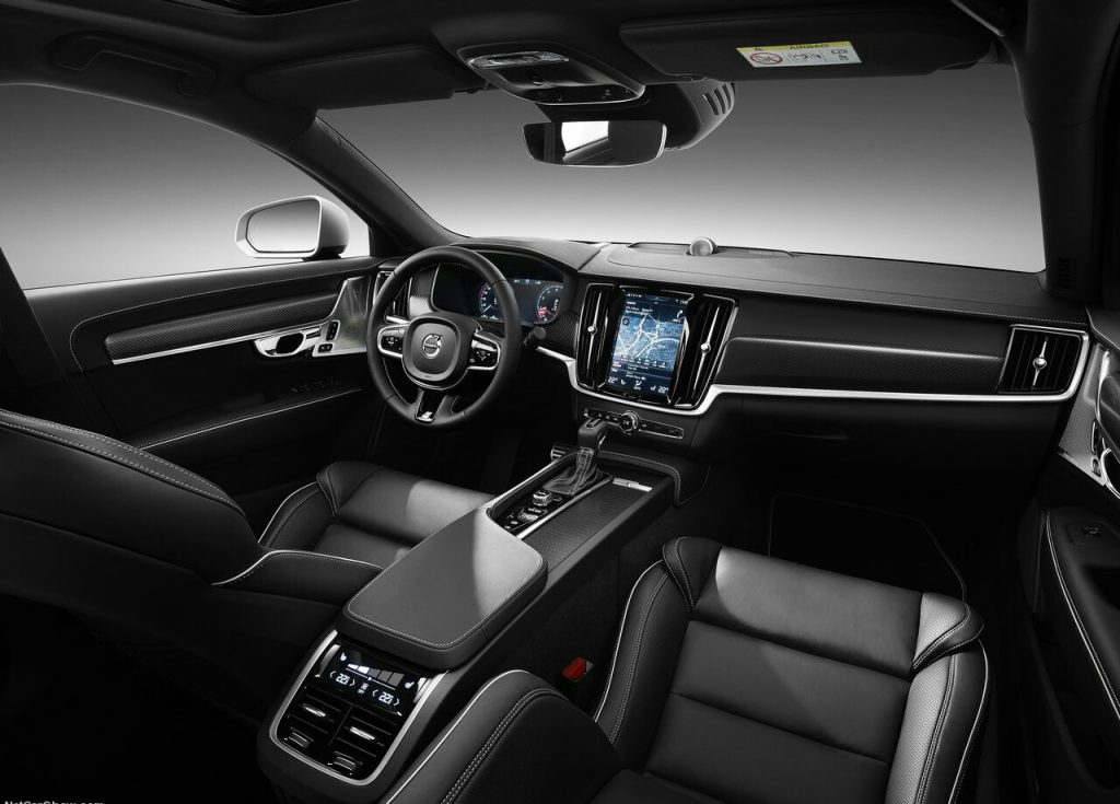 2017 VOLVO S90