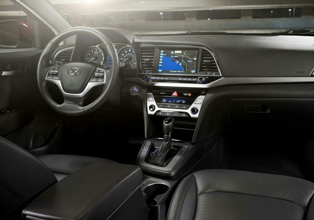 HYUNDAI Elantra